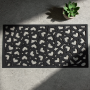 Paillasson d’extérieur en caoutchouc noir avec motif cœur, rectangular 40x70 cm, motif perforé antidérapant.